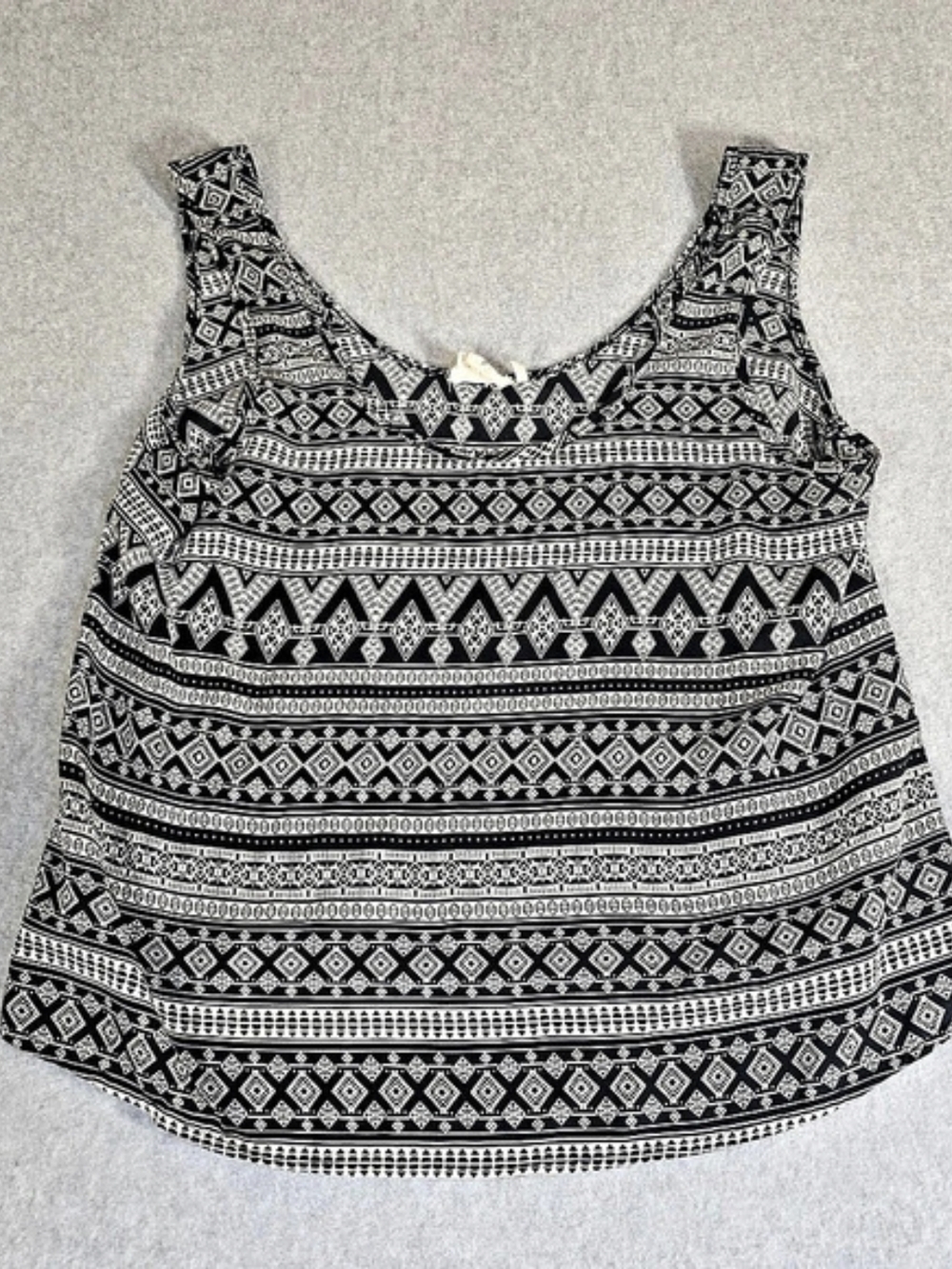 One Clothing Black White Geometric Aztec Print Flowy Tank Top M